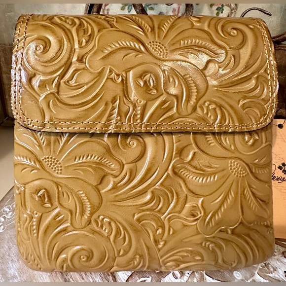 NWT Patricia Nash “Balluri” Medium Crossbody in Biscuit w/ extra shoulder strap. - Picture 2 of 16